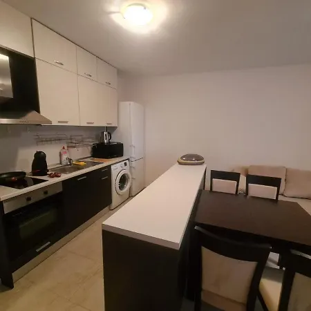 Modern 1br With Sea View & Pool Included With Parking Space شقة